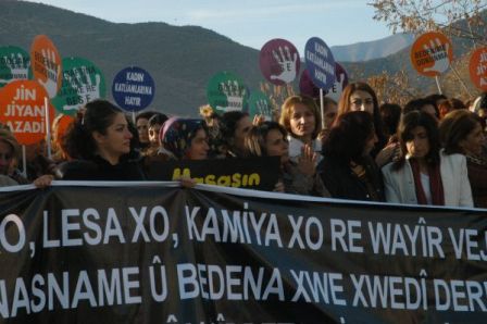 ovacıkta kadin cinayetlerine karsi eylem